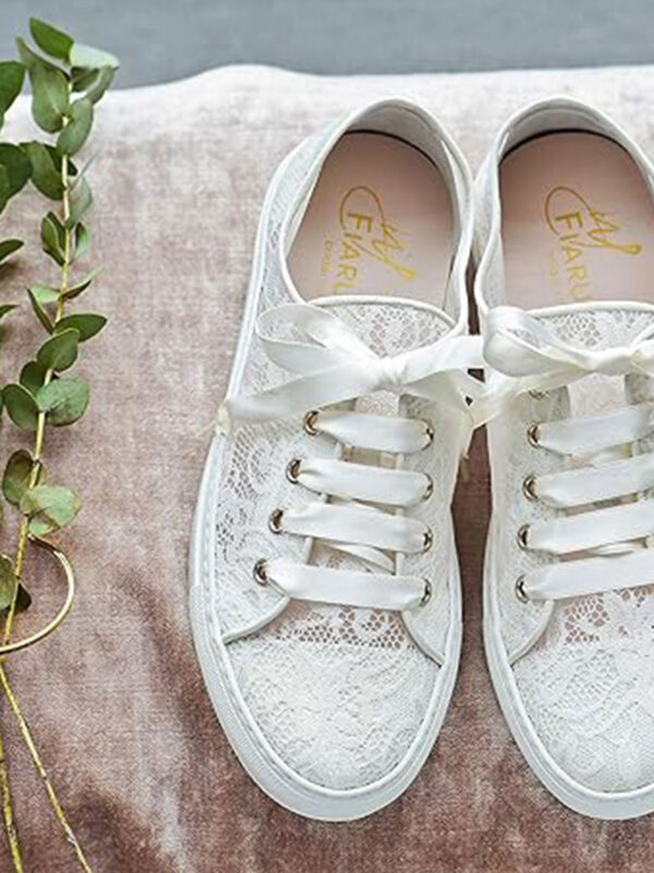 Braut-Sneaker „Nelli“ von Fiarucci Bridal in Ivory, Größe 39 – flacher Sneaker aus Leder & Spitze mit Soft Bliss-Futter