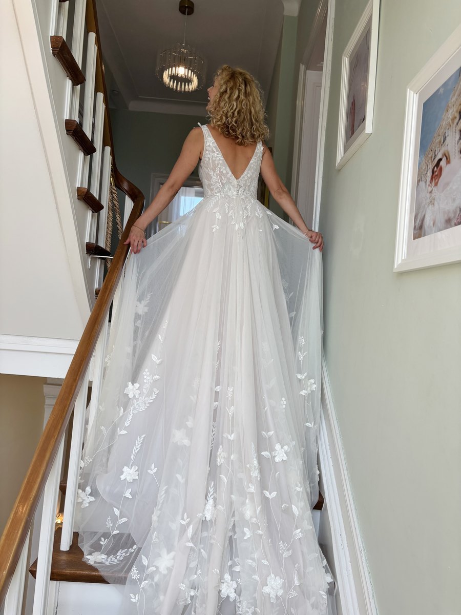 Sanna Lindström Brautkleid Riley – bei Brautmoden Oprée ab November 2026